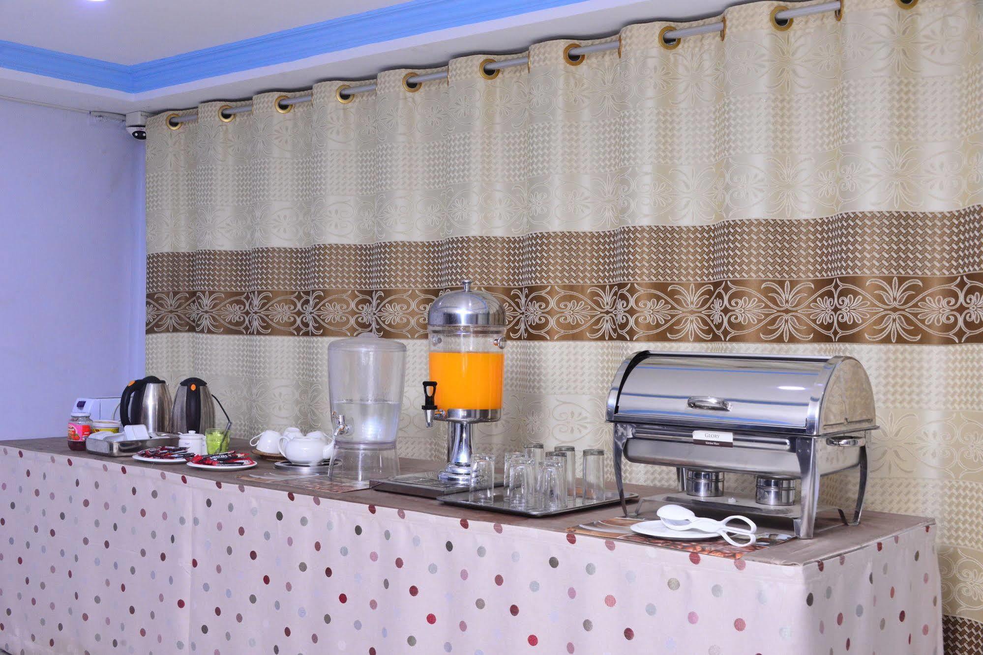 Woodland Hotel Rangun Kültér fotó