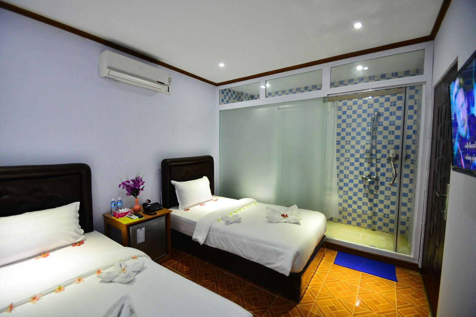 Woodland Hotel Rangun Kültér fotó