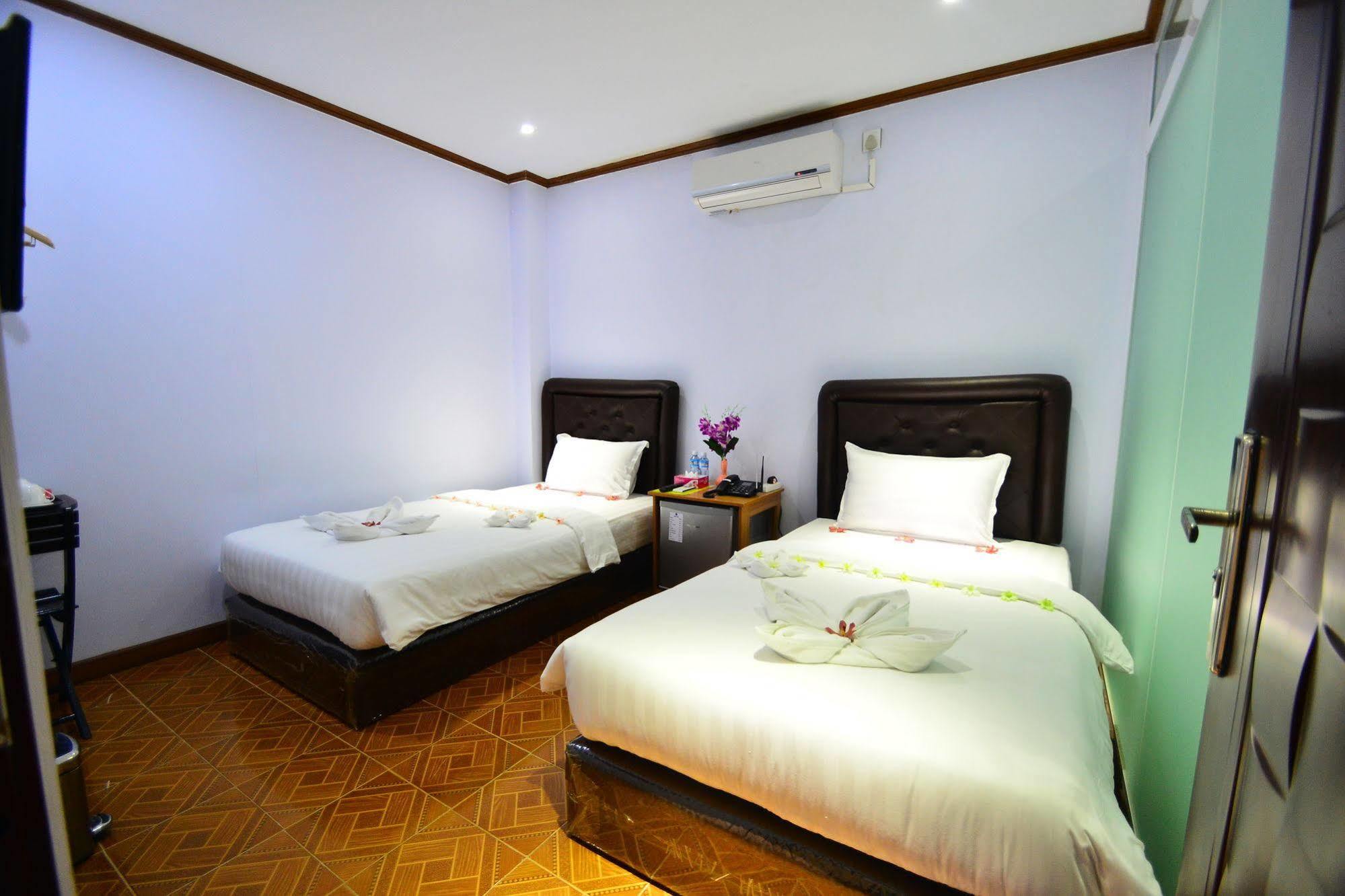 Woodland Hotel Rangun Kültér fotó